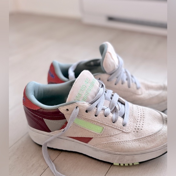 Reebok special edition sneakers. Women’s size 7. Mauve/neon - Picture 1 of 3